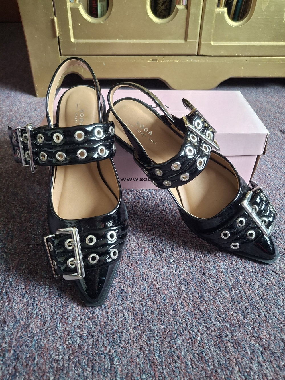Soda Black Patent Pointed Slingback Flats with Buckle Grommets Sz 8.5 Good Cond